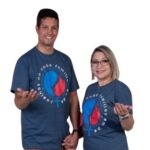 Camiseta Joelhos no chão famílias de pé