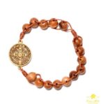 Dezena de Pulso com Medalha de São Bento e Contas de Madeira - Marrom