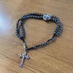 Terço pulseira hematita São Bento