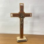 Crucifixo MDF de parede e mesa 28cm