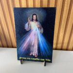 PLAQUINHA DE MESA MDF RESINADO JESUS MISERICORDIOSO 19CM x 13CM
