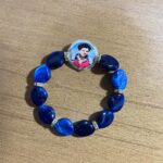 PULSEIRA ACRÍLICA COM MEDALHA RESINADA SÃO CARLO ACUTIS